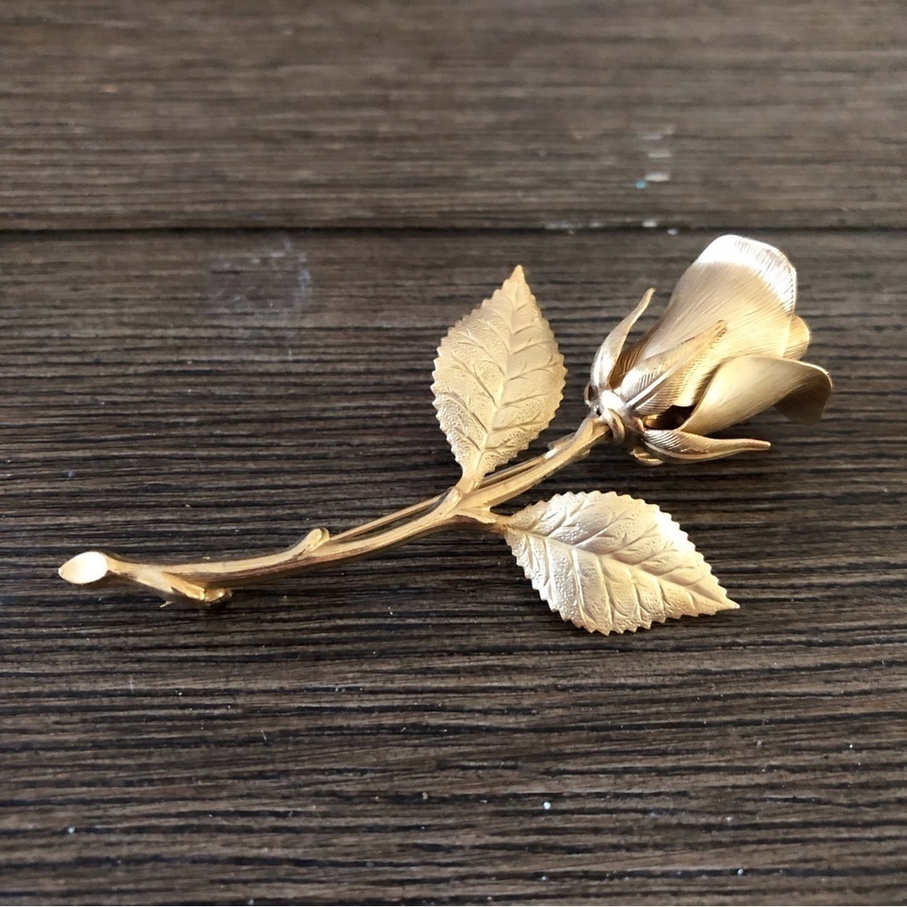 Vintage mid-century gold metal rose pin